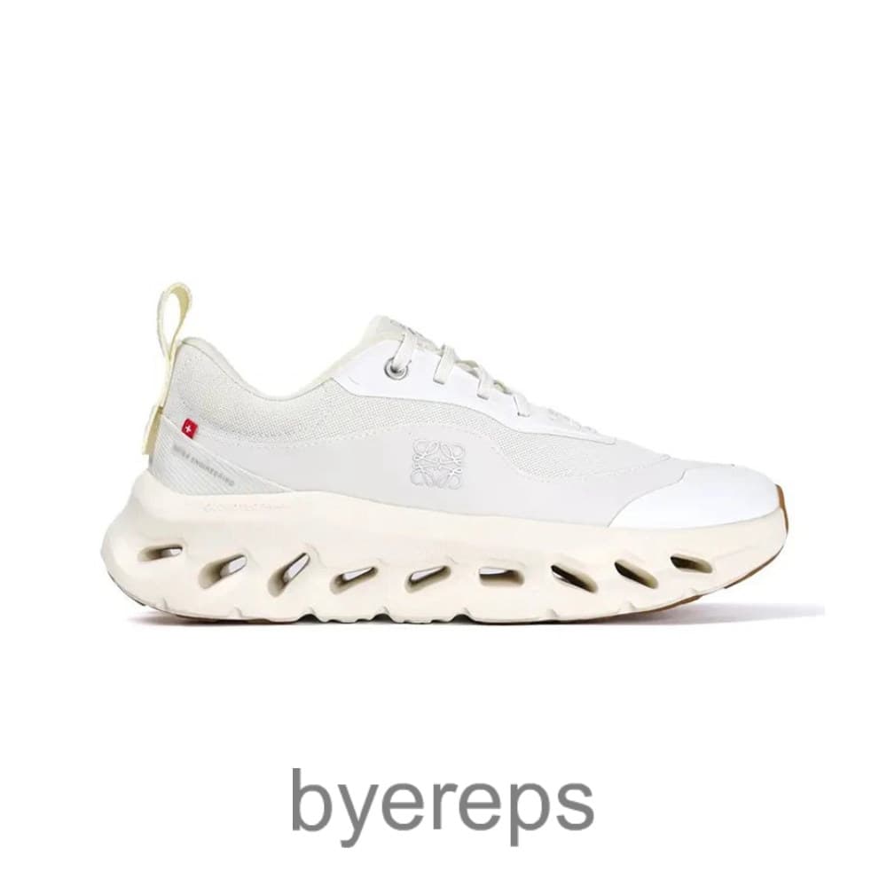 On Running Cloudtilt Loewe 2 All White