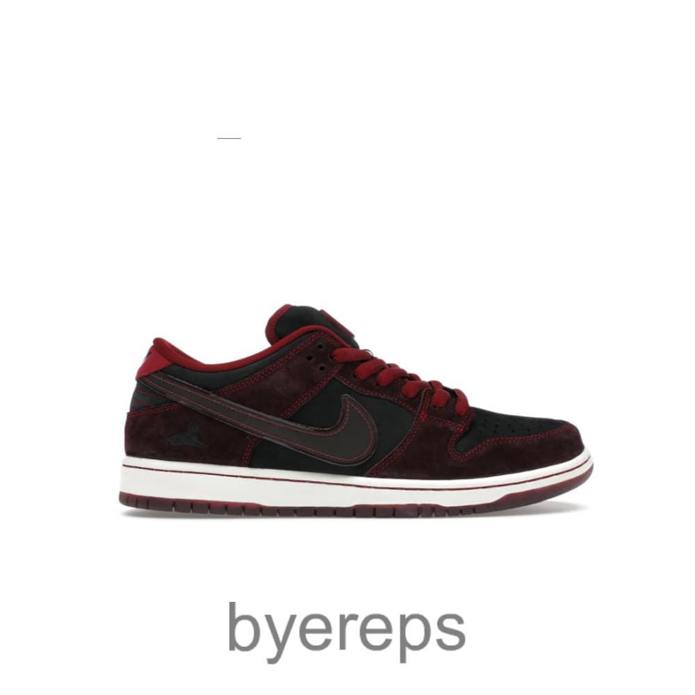 Nike SB Dunk Low Riot Skateshop