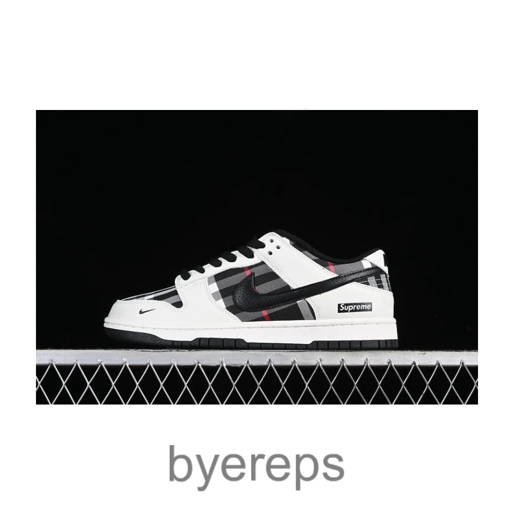 SB Dunk Low Supreme White/Black