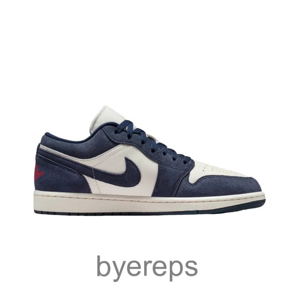 Air Jordan 1 Low Se Obsidian University Gold