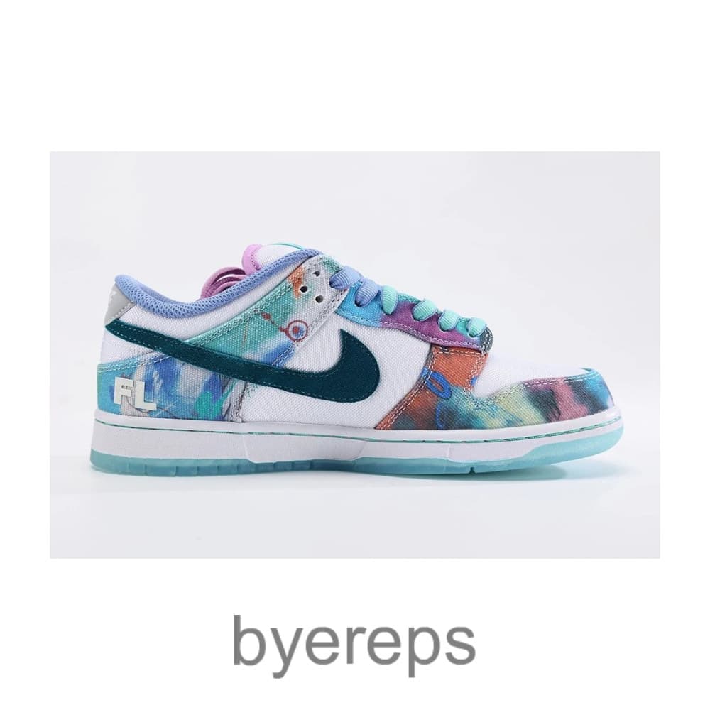 Futura Laboratories X Dunk Low SB Bleached Aqua